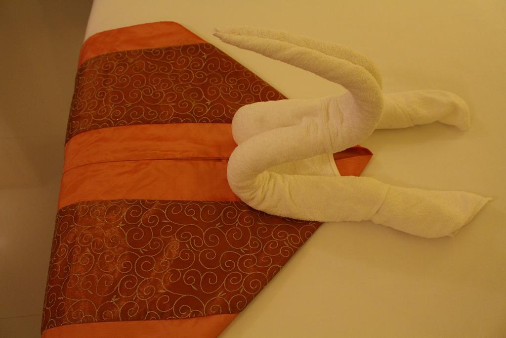 The Lephant Hotel Сурат Тхани Екстериор снимка